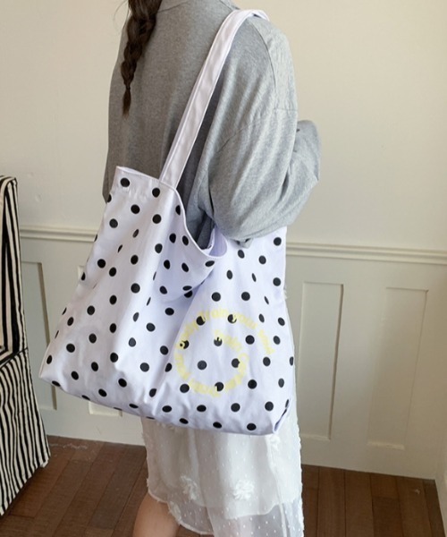 Vipoa(ヴィポア)の「dot×logo print tote bag(トートバッグ・レディース・イエロー/ネイビー/グリーン/ホワイト/ブラック・FREE)」の20枚目の写真