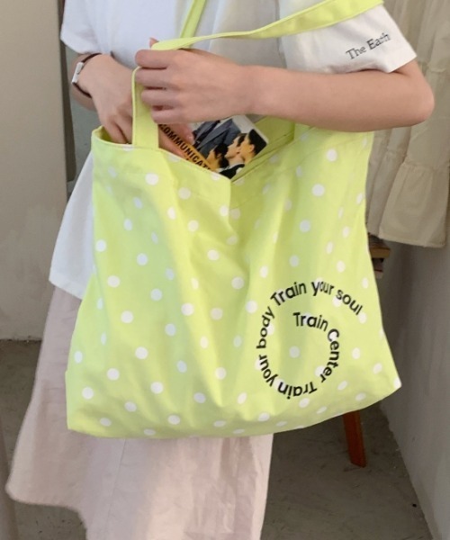 Vipoa(ヴィポア)の「dot×logo print tote bag(トートバッグ・レディース・イエロー/ネイビー/グリーン/ホワイト/ブラック・FREE)」の13枚目の写真