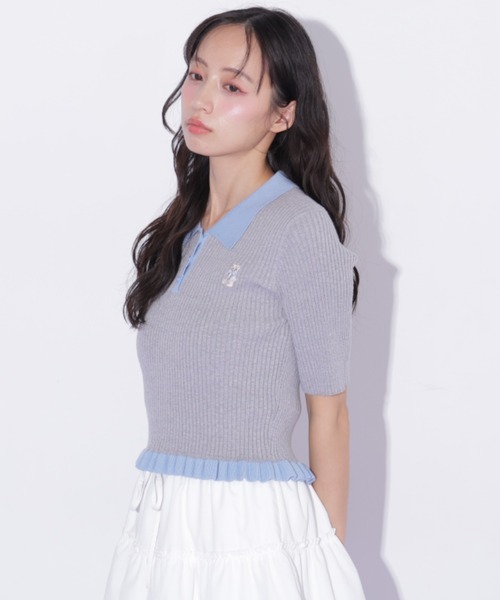 JILL by JILL STUART（ジルバイジルスチュアート）の「＜BEARシリーズ＞フリルポロニット（ニット/セーター・レディース・グレー/ブラック/レッド・FREE）」の8枚目の写真