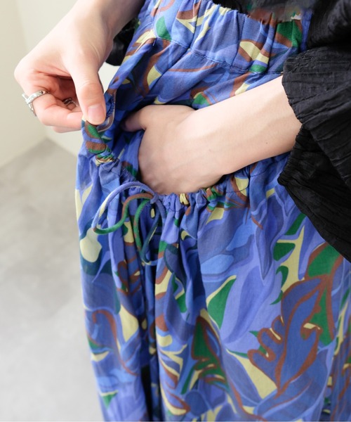 DOLLUPOOPS（ドールアップウップス）の「Botanical Bird Side-Tie Maxi Skirt(ボタニカルバードサイドリボンマキシスカート)（スカート・レディース・ブルー/イエロー・FREE）」の7枚目の写真
