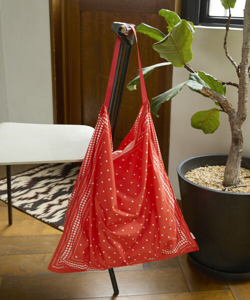 ROOTOTE(ルートート)の「ROOTOTE/ルートート SC.TABLO50.カラーーA スカーフバック(ショルダーバッグ・レディース・レッド/ブルー/ブラック/グリーン・ONE SIZE)」の2枚目の写真
