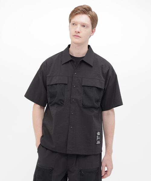 AVIREX(アヴィレックス)の「《URBAN GEAR》HEAT SHIELD MESH POCKET NYLON SHIRT / アーバンギア ヒートシールド メッシュポケット ナイロンシャツ / AVIREX / アヴィレックス(シャツ/ブラウス・メンズ・グレー/ブラック・LARGE/MEDIUM/XX-LARGE)」の1枚目の写真