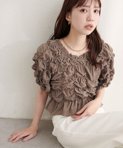 natural couture(ナチュラルクチュール)の「シアーベロアシャーリングTOPS(Tシャツ/カットソー・レディース・ブラウン/チャコールグレー/ブラック/サックスブルー/グレイッシュベージュ/ドット/アイボリー・FREE)」の5枚目の写真