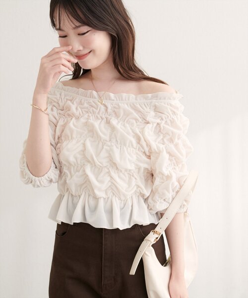 natural couture(ナチュラルクチュール)の「シアーベロアシャーリングTOPS(Tシャツ/カットソー・レディース・ブラウン/チャコールグレー/ブラック/サックスブルー/グレイッシュベージュ/ドット/アイボリー・FREE)」の16枚目の写真