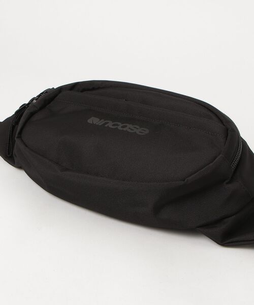 incase(インケース)の「INCO500105-BLK Incase Grid Waist Bag - Black(ボディバッグ/ウエストポーチ・メンズ・ブラック・ONE SIZE)」の3枚目の写真