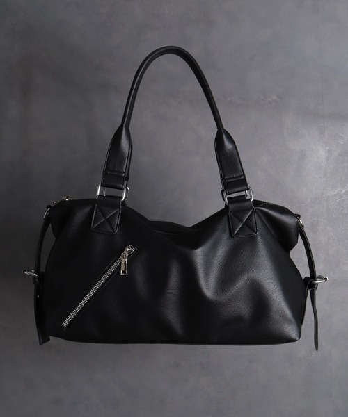 LANDNESS(ランドネス)の「【LANDNESS/ランドネス】Chunky Zip Faux Leather Boston Bag/チャンキージップフェイクレザーボストンバッグ(ボストンバッグ・メンズ・ブラック・FREE)」の1枚目の写真