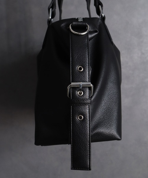 LANDNESS(ランドネス)の「【LANDNESS/ランドネス】Chunky Zip Faux Leather Boston Bag/チャンキージップフェイクレザーボストンバッグ(ボストンバッグ・メンズ・ブラック・FREE)」の7枚目の写真