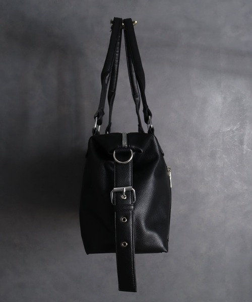 LANDNESS(ランドネス)の「【LANDNESS/ランドネス】Chunky Zip Faux Leather Boston Bag/チャンキージップフェイクレザーボストンバッグ(ボストンバッグ・メンズ・ブラック・FREE)」の6枚目の写真
