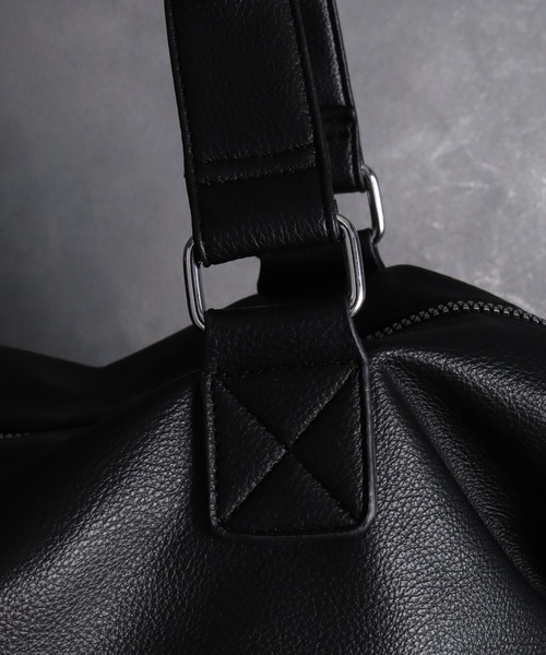 LANDNESS(ランドネス)の「【LANDNESS/ランドネス】Chunky Zip Faux Leather Boston Bag/チャンキージップフェイクレザーボストンバッグ(ボストンバッグ・メンズ・ブラック・FREE)」の11枚目の写真