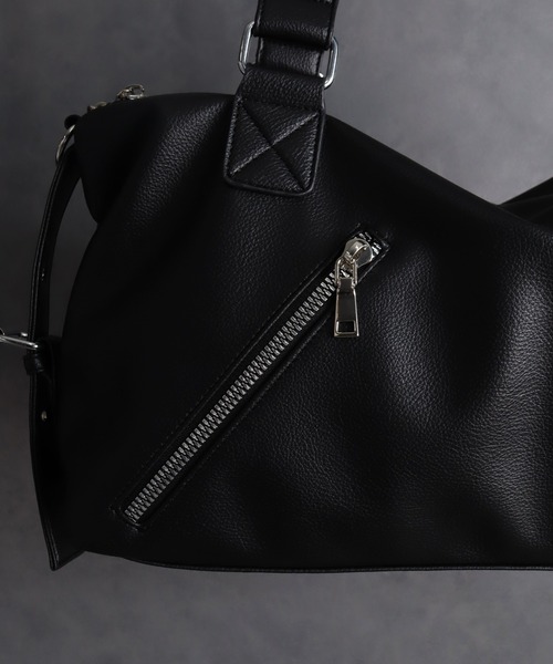 LANDNESS(ランドネス)の「【LANDNESS/ランドネス】Chunky Zip Faux Leather Boston Bag/チャンキージップフェイクレザーボストンバッグ(ボストンバッグ・メンズ・ブラック・FREE)」の9枚目の写真