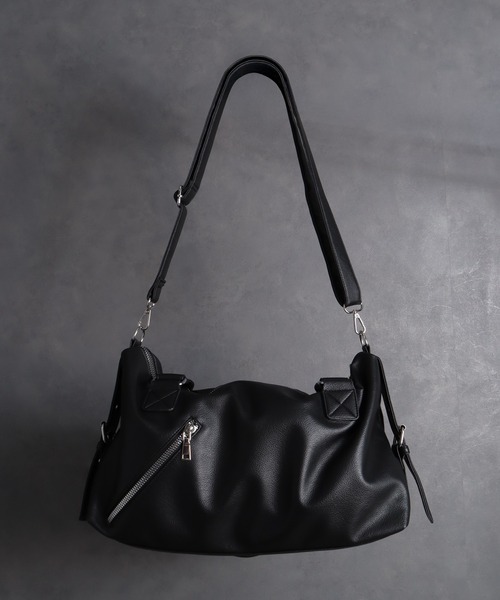 LANDNESS(ランドネス)の「【LANDNESS/ランドネス】Chunky Zip Faux Leather Boston Bag/チャンキージップフェイクレザーボストンバッグ(ボストンバッグ・メンズ・ブラック・FREE)」の4枚目の写真