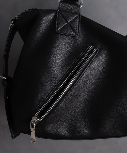 LANDNESS(ランドネス)の「【LANDNESS/ランドネス】Chunky Zip Faux Leather Boston Bag/チャンキージップフェイクレザーボストンバッグ(ボストンバッグ・メンズ・ブラック・FREE)」の10枚目の写真