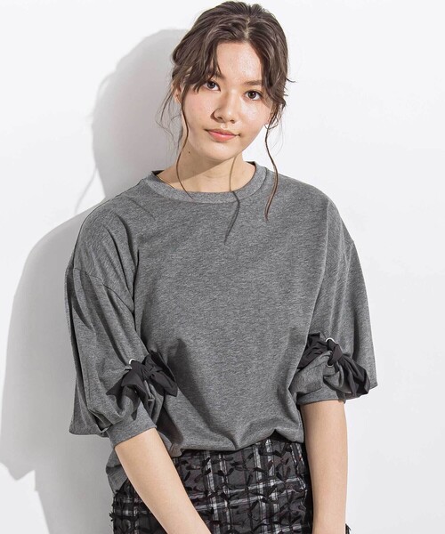 LIBERCORE par BEBE(リベルコアパルベベ)の「BIGリボンモチーフバルーンスリーブ天竺6分袖Tシャツ 親子お揃い 大人(140~160cm)(Tシャツ/カットソー・レディース・グレー/ブラウン・M/S)」の1枚目の写真