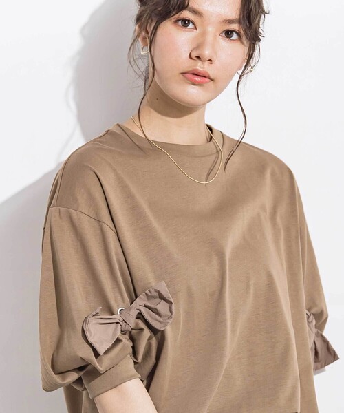LIBERCORE par BEBE(リベルコアパルベベ)の「BIGリボンモチーフバルーンスリーブ天竺6分袖Tシャツ 親子お揃い 大人(140~160cm)(Tシャツ/カットソー・レディース・グレー/ブラウン・M/S)」の4枚目の写真