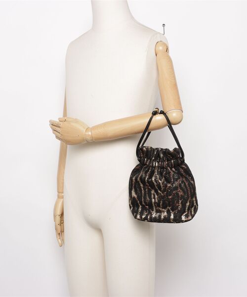 GANNI（ガニー）の「GANNI / ガニー：【レディース】Pouch Metallic Cloque：B3010071[ANN]（ハンドバッグ・レディース・ブラウン系その他・FREE）」の5枚目の写真
