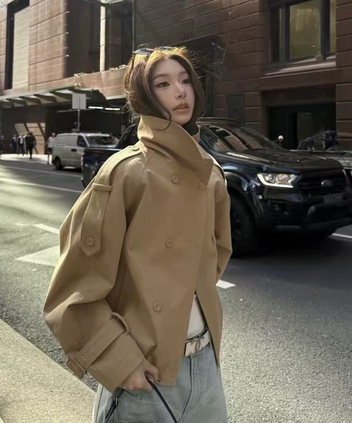 Achic（アシック）の「スタンドカラーショートトレンチジャケット（トレンチコート・レディース・ベージュ/ネイビー・M）」の14枚目の写真