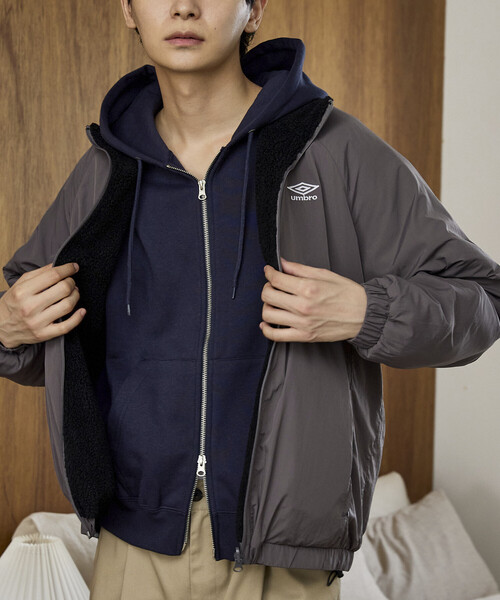 UMBRO（アンブロ）の「UMBRO × PUBLUX/アンブロ 別注 ボア フリース × ナイロン リバーシブル ジャケット　限定展開（ブルゾン・メンズ・チャコールグレー/ネイビー/ブラック・LARGE/MEDIUM）」の7枚目の写真
