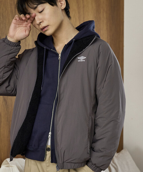 UMBRO（アンブロ）の「UMBRO × PUBLUX/アンブロ 別注 ボア フリース × ナイロン リバーシブル ジャケット　限定展開（ブルゾン・メンズ・チャコールグレー/ネイビー/ブラック・LARGE/MEDIUM）」の8枚目の写真