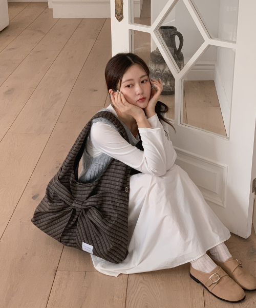 ATIL STUDIO（アチルスタジオ）の「ヴィンテージチェック ボブ デューイ ショルダーバッグ _ MUSINSA Edition [ウォルナットブラウン]（ショルダーバッグ・レディース・その他・FREE）」の7枚目の写真