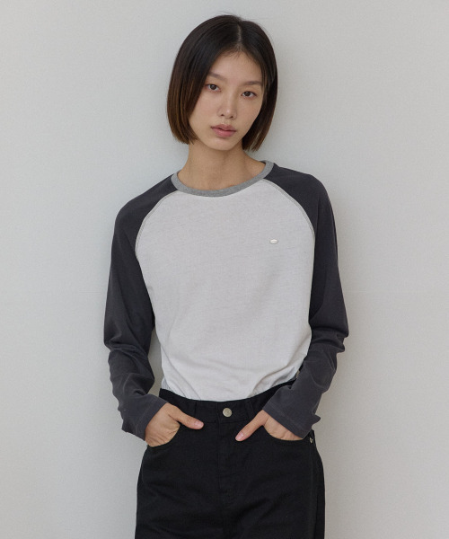 OURHOPE(アワーホープ)の「ツートンラグランTシャツ - チャコール(Tシャツ/カットソー・レディース・チャコールグレー・1(S)/2(M))」の1枚目の写真