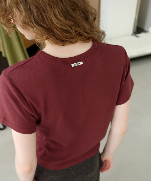 LEVAR（レバー）の「All-day Cotton Rib T-shirt - Cranberry Burgundy（Tシャツ/カットソー・レディース・その他・SMALL/MEDIUM）」の2枚目の写真