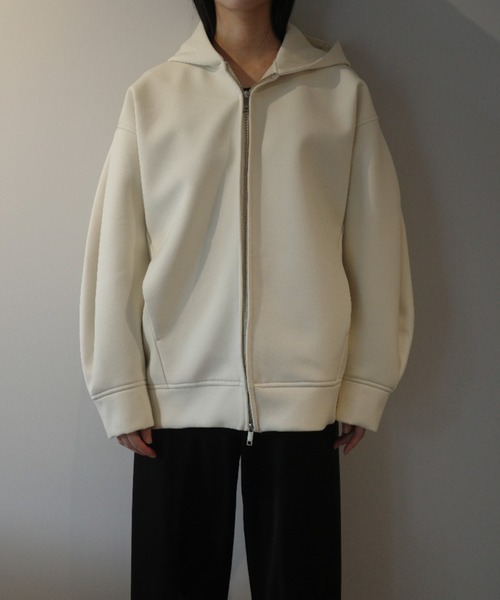 CLANE(クラネ)の「CLANE CONSTRUCTIVE BONDING HOODIE(その他アウター・レディース・オフホワイト/ブラック・1)」の1枚目の写真