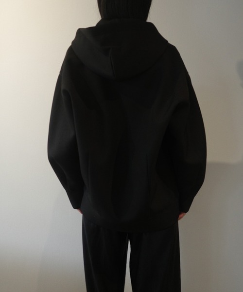 CLANE(クラネ)の「CLANE CONSTRUCTIVE BONDING HOODIE(その他アウター・レディース・オフホワイト/ブラック・1)」の8枚目の写真