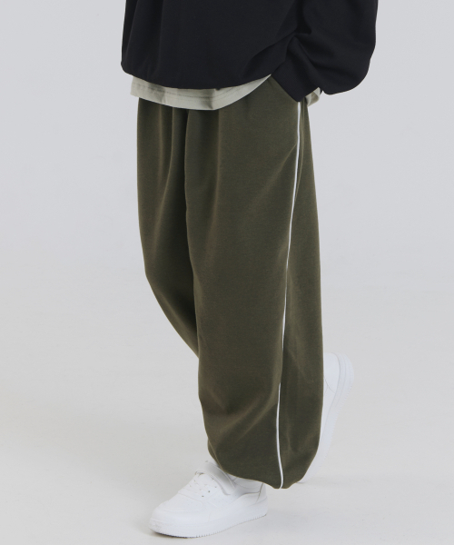 PIANER KIDS(ピアネールキッズ)の「パイピングジョガースウェットパンツ(カーキ)(スウェットパンツ・レディース・カーキ・M(130-140cm)/L(140-150㎝)/S(120-130cm)/XL(150-160㎝))」の2枚目の写真