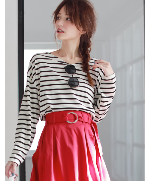 Re:EDIT（リエディ）の「[ワードローブの主役に！]オーバーサイズベーシックカットソートップス/カットソー・Tシャツ[リエディ]（Tシャツ/カットソー・レディース・ホワイト/カーキオリーブ/ブラック×ホワイト/ブラック/ベビーピンク/ホワイト×ブラック/サンドベージュ・LARGE/MEDIUM）」の3枚目の写真