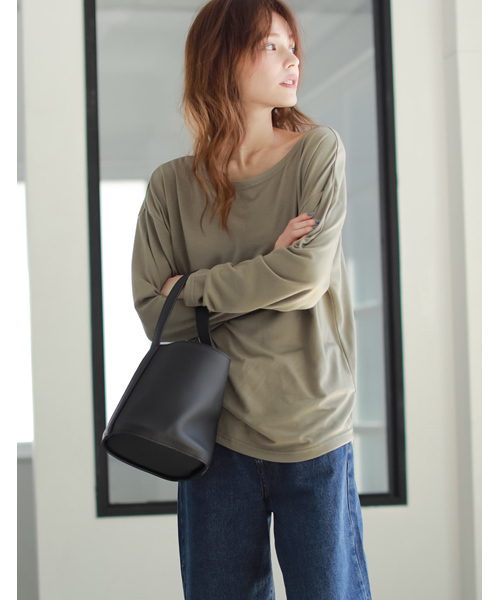 Re:EDIT（リエディ）の「[ワードローブの主役に！]オーバーサイズベーシックカットソートップス/カットソー・Tシャツ[リエディ]（Tシャツ/カットソー・レディース・ホワイト/カーキオリーブ/ブラック×ホワイト/ブラック/ベビーピンク/ホワイト×ブラック/サンドベージュ・LARGE/MEDIUM）」の6枚目の写真