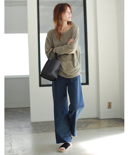 Re:EDIT（リエディ）の「[ワードローブの主役に！]オーバーサイズベーシックカットソートップス/カットソー・Tシャツ[リエディ]（Tシャツ/カットソー・レディース・ホワイト/カーキオリーブ/ブラック×ホワイト/ブラック/ベビーピンク/ホワイト×ブラック/サンドベージュ・LARGE/MEDIUM）」の17枚目の写真