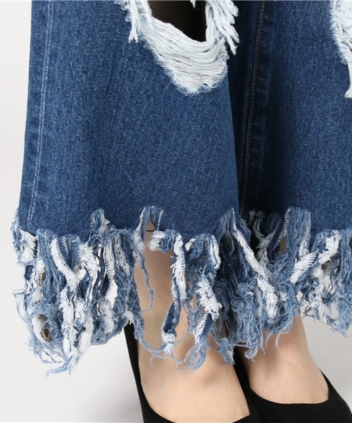 MURUA（ムルーア）の「ロングフリンジルーズＤＥＮＩＭ（デニムパンツ・レディース・ホワイト/ブルー・1/2）」の5枚目の写真