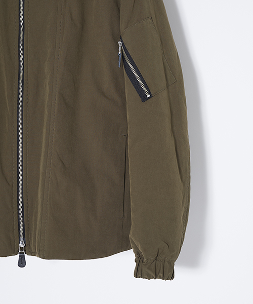 wjk black（ﾀﾞﾌﾞﾙｼﾞｪｲｹｲﾌﾞﾗｯｸ）の「【wjk black】≪STUDIOUS限定≫マイクロクロスN-2Bジャケット（ミリタリージャケット・メンズ・カーキ/ブラック・1/3/2）」の6枚目の写真