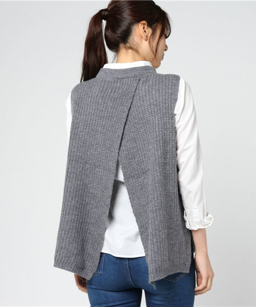 LBC（エルビーシー）の「7Gケーブル編みボトルネックベスト        （ベスト・レディース・グレー/ダークグリーン/ベージュ・MEDIUM/LARGE）」の4枚目の写真