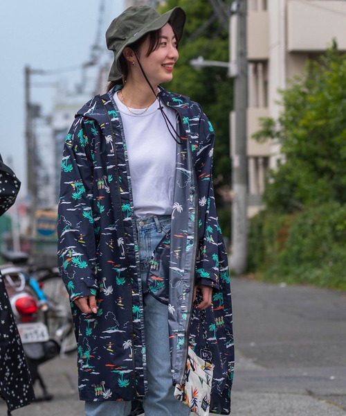 KiU(キウ)の「スリーブレインポンチョ【1】(レインコート/ポンチョ・レディース・ブラック系その他/パープル/レッド系その他/ホワイト系その他2/ブルー系その他/グレー/グリーン系その他2/イエロー・FREE)」の6枚目の写真