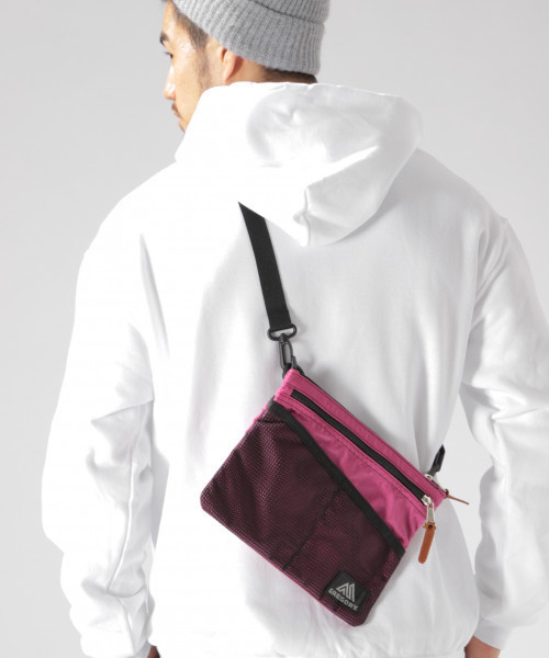 GREGORY（グレゴリー）の「【GREGORY（グレゴリー）】CLASSIC SACOCHE クラシックサコッシュ（ショルダーバッグ・メンズ・ブラック/パープル/ピンク・FREE）」の19枚目の写真