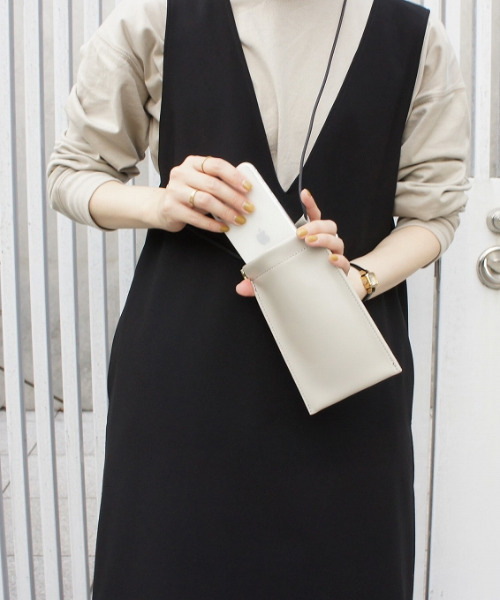 TIDEWAY（タイドウェイ）の「MOSS LEATHER PACK SHOULDER（ショルダーバッグ・レディース・ベージュ/アッシュグレー/アーミー/ブラック/ボルドー・FREE）」の11枚目の写真