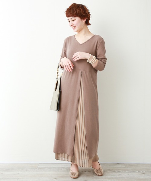 libelle more(リベル モア)の「コットン混 Vネック プリーツドッキングワンピース(ワンピース・レディース・ブラック/ネイビー/モカ/ワイン/グレー/ブラウン系その他・FREE)」の4枚目の写真