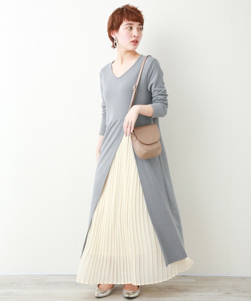 libelle more(リベル モア)の「コットン混 Vネック プリーツドッキングワンピース(ワンピース・レディース・ブラック/ネイビー/モカ/ワイン/グレー/ブラウン系その他・FREE)」の2枚目の写真