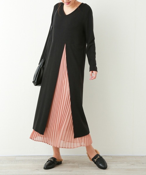 libelle more(リベル モア)の「コットン混 Vネック プリーツドッキングワンピース(ワンピース・レディース・ブラック/ネイビー/モカ/ワイン/グレー/ブラウン系その他・FREE)」の1枚目の写真