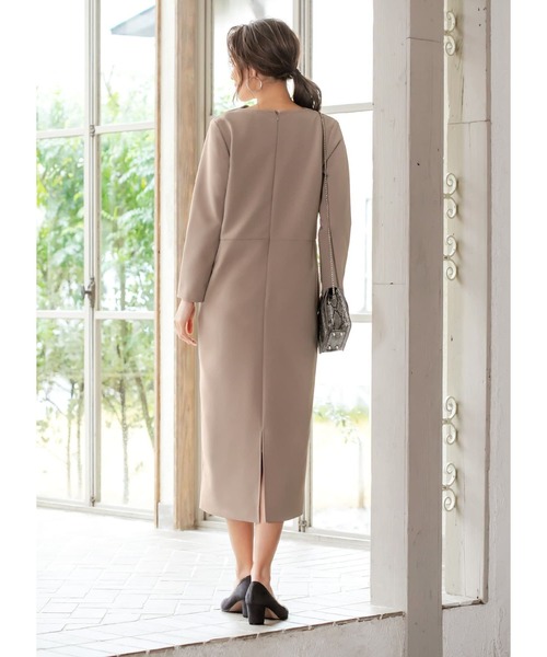 STYLE DELI(スタイルデリ)の「デザインネックIラインワンピース(ワンピース・レディース・ベージュ/ブルー・01/02)」の18枚目の写真
