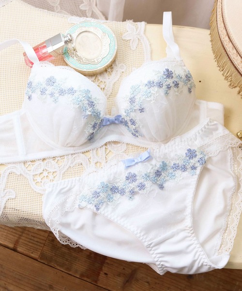 fran de lingerie(フランデランジェリー)の「Flower Crown フラワークラウン ブラ&ショーツセット B65-G80カップ(ブラ&ショーツ)」|ホワイト