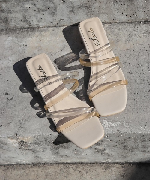 SESTO（セスト）の「クリアヒール×PVC素材のメニーストラップローヒールサンダル（サンダル・レディース・ブラウン/アイボリー/ブラック×ゴールド/グレイッシュベージュ/パイソン・LL/3L/S/M/L）」の8枚目の写真