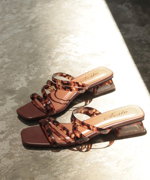 SESTO（セスト）の「クリアヒール×PVC素材のメニーストラップローヒールサンダル（サンダル・レディース・ブラウン/アイボリー/ブラック×ゴールド/グレイッシュベージュ/パイソン・LL/3L/S/M/L）」の9枚目の写真