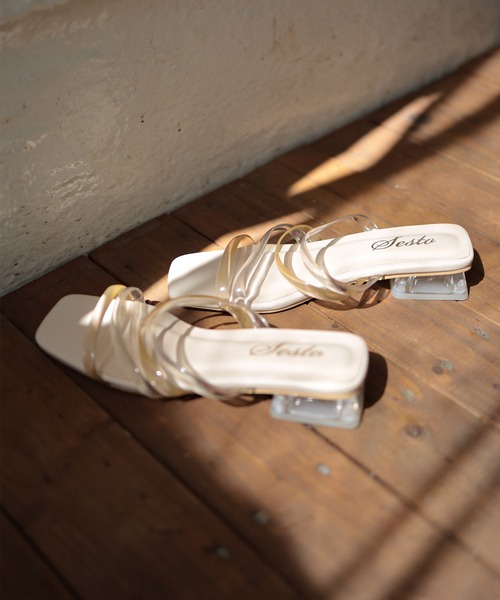 SESTO（セスト）の「クリアヒール×PVC素材のメニーストラップローヒールサンダル（サンダル・レディース・ブラウン/アイボリー/ブラック×ゴールド/グレイッシュベージュ/パイソン・LL/3L/S/M/L）」の17枚目の写真