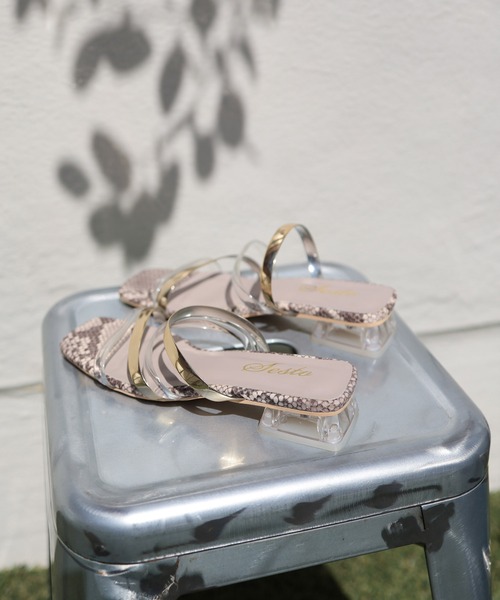 SESTO（セスト）の「クリアヒール×PVC素材のメニーストラップローヒールサンダル（サンダル・レディース・ブラウン/アイボリー/ブラック×ゴールド/グレイッシュベージュ/パイソン・LL/3L/S/M/L）」の20枚目の写真