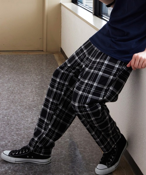 8(eight)(エイト)の「テーパードパンツ ワイド チェックパンツ(チノパンツ・メンズ・ブラック/ベージュ/ブラック系その他/グレー系その他/ブラウン系その他・MEDIUM/LARGE)」の3枚目の写真