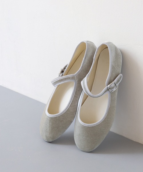 menue（メヌエ）の「ふわカル ストラップ メリージェーンシューズ（バレエシューズ・レディース・ブラック/ブラウン/ガンメタ/ブラック系その他/ブラック系その他2/グレイッシュベージュ/アイボリー/グレー/ブルー/グリーン/ダークブラウン/その他・34/35/36/37/38/39/40/41）」の5枚目の写真