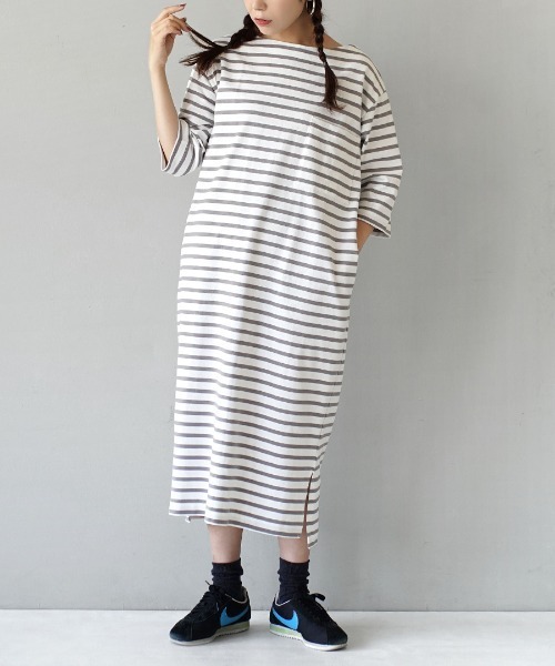 zootie(ズーティー)の「シミヘン加工 フレンチバスク ロングワンピース(ワンピース・レディース・ベージュ/ラベンダー/ホワイト×ブラック/ホワイト系その他/ブラウン系その他/キャメル/ブラック/ネイビー/チャコール/バーガンディー/レッド系その他/ライラック/ベージュ系その他/チョコ/ブラック系その他/ダークグリーン/杢グレー/レッド系その他2/ブラウン系その他2/イエロー系その他/グレー系その他・フリー)」の7枚目の写真
