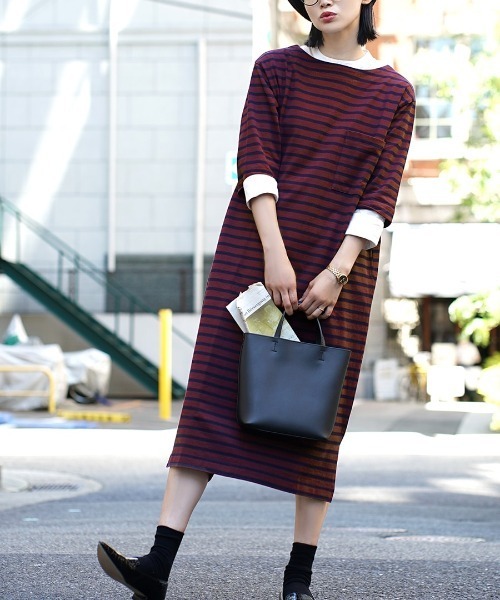 zootie(ズーティー)の「シミヘン加工 フレンチバスク ロングワンピース(ワンピース・レディース・ベージュ/ラベンダー/ホワイト×ブラック/ホワイト系その他/ブラウン系その他/キャメル/ブラック/ネイビー/チャコール/バーガンディー/レッド系その他/ライラック/ベージュ系その他/チョコ/ブラック系その他/ダークグリーン/杢グレー/レッド系その他2/ブラウン系その他2/イエロー系その他/グレー系その他・フリー)」の20枚目の写真